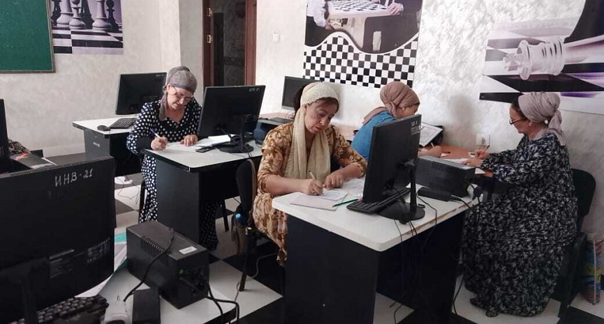 Повышение квалификации учителей начальных классов в Таджикистане.