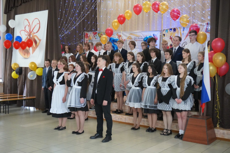 Последний звонок прозвенел для барнаульских выпускников.